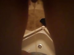 Amateur, Pissing